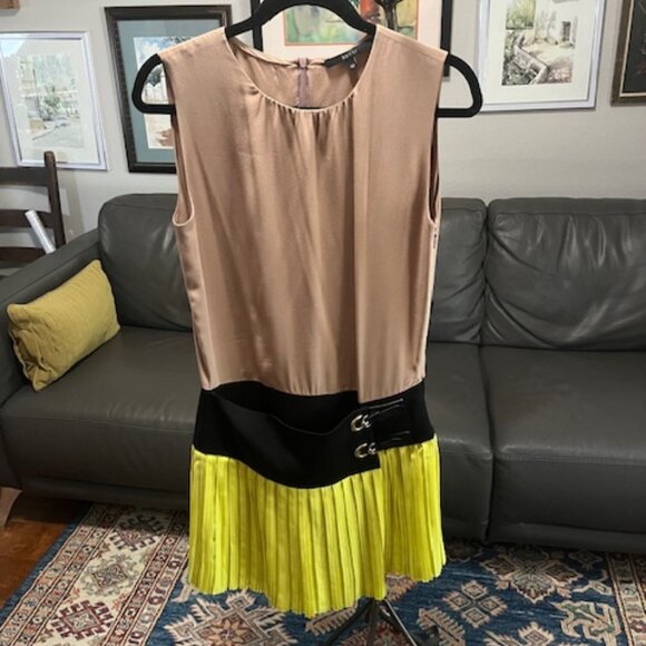 Gucci Nude & Neon Yellow Silk Crepe Pleated Buckled Dress IT 40 - Picture 2 of 7